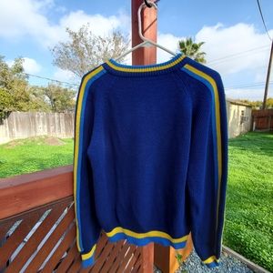 Vintage no name/brand sweater. I'll say it's a mens Large. Blue and Yellow.